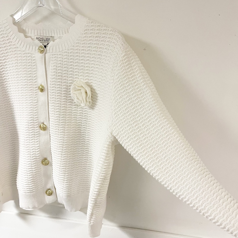 Rachel Zoe White Cardigan Scalloped neckline textured Size XL Gold buttons - Picture 4 of 9